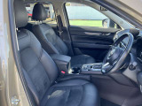 シートヒーター内蔵。これで冬はいつまでも車内で震えてるという事がなくなりますね!冷え性の方にもオススメ!