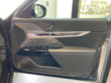 BMWの剛性感ならではの、重厚感あるドアの開閉音をぜひご体感ください。
