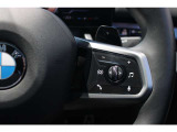 運転時にハンドルから手を放すことなくオーディオの操作などが出来るスイッチ付のマルチファンクション・ステアリング を装備!!