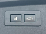 【パワーバックドア】スマートキーや運転席のボタンを押すだけでリアゲートが自動で開閉します!荷物を持っている時や、高い位置にあるバックドアを閉める際に便利な機能です♪