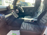 助手席も使用感がほとんどなく、とてもきれいな状態♪禁煙車なので室内も清潔です。