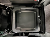 収納スペースになります!車検証入れなども入ります♪
