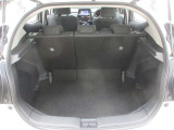 5名乗車時の荷室です。
