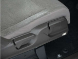 ◆シートハイトアジャスター◆運転席を上下に高さ調節ができます!運転ポジションを体格に合わせてシート調整できます。
