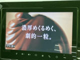 鮮やかな高画質モニターで、様々な情報を快適に確認できます。動画再生にも対応し、ちょっとした休憩時間も有効活用できます。