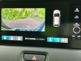 駐車の際に後方の状況を確認できるバックモニターが搭載されています。安全確認をサポートし、スムーズな後退をアシストします。