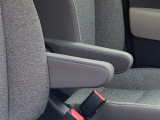 アームレストです!これがないと運転が落ち着かないという方もいらっしゃるのではないでしょうか?