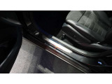 メルセデスジャパンが定めるサーティファイドカー(認定中古車)として登録を致しますので、納車時にはタイヤやバッテリー等も規定以下の数値であれば、整備代金を頂かず、無償で交換となります。ご安心下さい。