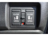 運転席周りにスライドドアの自動開閉ボタンがあります☆