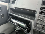 グローブボックスです!車内の収納力もある車です!