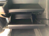 よく使うものが手を伸ばせばすぐ届く、機能面で充実した収納。