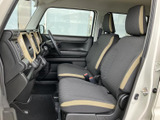 シンプルで機能的な内装が、実用性を重視するユーザーにぴったり。運転に必要な情報を分かりやすく表示します。