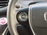 【オーディオの切り替えスイッチ】運転中もナビを触ることなく、ソース選択やボリュームの調節などができるので安全です。
