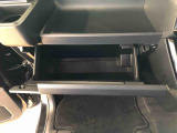 よく使うものが手を伸ばせばすぐ届く、機能面で充実した収納。