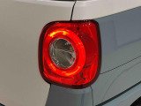丸目で愛嬌のあるデザインのLEDリヤコンビネーションランプ(LEDストップランプ)が省電力・長寿命化を実現。
