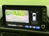 鮮明な地図表示で、運転中のルート確認が容易です。最新の交通情報も確認でき、スムーズな走行をサポートします。