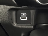 充電用USBジャックも装備しています。
