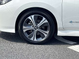 高級感引き立てるアルミ装着車。お洒落は足元からですね!