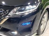 【LEDヘッドライト】悪天候や夜間走行時も良好な視界を確保し安心して運転できる高輝度LEDヘッドライトを装備!点灯速度が早く、消費電力も抑えられています。