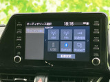 多様な入力に対応し、お好みの音楽を楽しめます。AM/FMはもちろん、USBやBluetooth接続で、スマートフォン内の音楽も簡単に再生可能です。快適なカーオーディオ環境を構築できます。