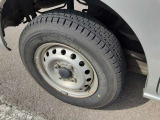 後輪 右側(新品12インチのノーマルタイヤホイールセットでご納車いたします。タイヤメーカーはお選びできません。)