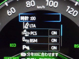 隣車線を走る車両をレーダーで検知し、ドアミラーでは確認しにくい後側方エリアに存在する車両に加え、急接近してくる車両も検知します。車両を検知するとドアミラーに搭載されたLEDインジケーターが点灯します。