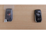 鍵はスマートキータイプです♪ キーをポケットやバックに入れたままで、ドアロックの施錠・解除が出来て、プッシュスタートでエンジン始動も出来ます♪