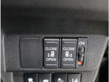 運転席についているスイッチでもリヤ席のスライドドアの開閉ができます。