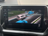 IQ.DRIVEの画面から運転支援機能を視覚的に確認。車両や車線などをタッチして各機能の設定を変更できます。