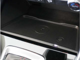 【ワイヤレス充電】ワイヤレス充電Qi規格に対応したスマートフォンなどの携帯機器を充電できます。