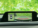 後退時の安全をサポートするバックモニター。駐車時や狭い場所での取り回しを安心して行えます。