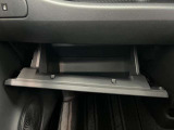 グローブボックス