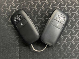 付いてて便利!とても人気の高い装備のスマートキーシステム。キーを携帯しているだけで、ドアロックの開閉並びにエンジンの始動が可能な装備です。
