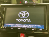 使いやすいインターフェースで、目的地設定や音楽再生をスムーズに行えます。スマートフォンとの連携機能も充実しており、ドライブ中のエンターテイメントも充実。