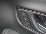 ◆ドライビングポジションシステム◆Hondaスマートキー、DRIVER1・DRIVER2のそれぞれにシート位置を記憶でき、乗車時に使用キーを判別して自動で調整を行います。