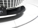 オープン時もクローズ時も、美しいシルエットを保つデザインです。