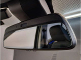 ☆BMWのルームミラーには自動防眩機能が備わっております。後続車のヘッドライトの明るさで幻惑されるのを防止☆