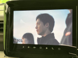停車時にTVを楽しむことができ、移動時間を有効活用できます。家族みんなで楽しめるエンターテイメント空間です。