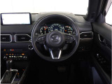 【運転席】最適なドライビングポジションでドライブをお楽しみください。