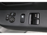 運転席はオート機能付のパワーウィンドウです!