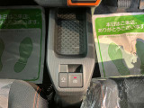 車両状態証明書修復歴の有無も一目瞭然。機能や内装・外装、走行距離、修復歴の有無をチェックし、クルマの状態を10段階にした車両状態証明書。数字や記号を使ってわかりやすく表示しています。