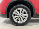 かっこいいホイールですね。 車のイメージを大きく左右するホイール部分はコダワリを持ちたいですね。