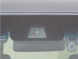 ◆Honda SENSING◆ カメラ等装置で精度の高い検知能力を発揮、安全運転を支援します。ステアリング上のコントローラーに注目!