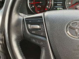 ステアリングスイッチ付きで運転中、前方から目線をそらすことなく、オーディオ等の操作が可能です!