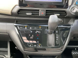 「オートエアコン」付き一年中快適な室内を提供!車内温度を設定すると、風量を自動で調節してくれます。さらに前席シートヒーターつき(^^)/