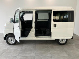 お客様にぴったりなおクルマをお選びいただけますように様々な展示車をご用意致しております!ダイハツの軽自動車だけではなく、他メーカー車やコンパクトカー・ミニバンなども数多く取り揃えております!