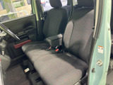 運転席周りは、機能性と使いやすさを追求。快適なドライビングポジションで、運転を楽しめます。