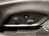 運転席のみぱーわーシートとなっております。細かいポジション調整ができるので、運転も疲れにくいです、