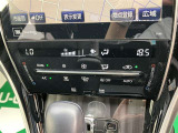 左右独立温度コントロールフルオートエアコンです。運転席、助手席それぞれで独立して温度設定ができます。冷え性の方が乗っても安心ですね♪