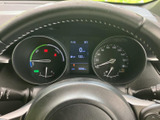 視認性の高いメーターは、運転に必要な情報を一目で確認できます。スタイリッシュなデザインも魅力です。ドライバーの運転をサポートします。